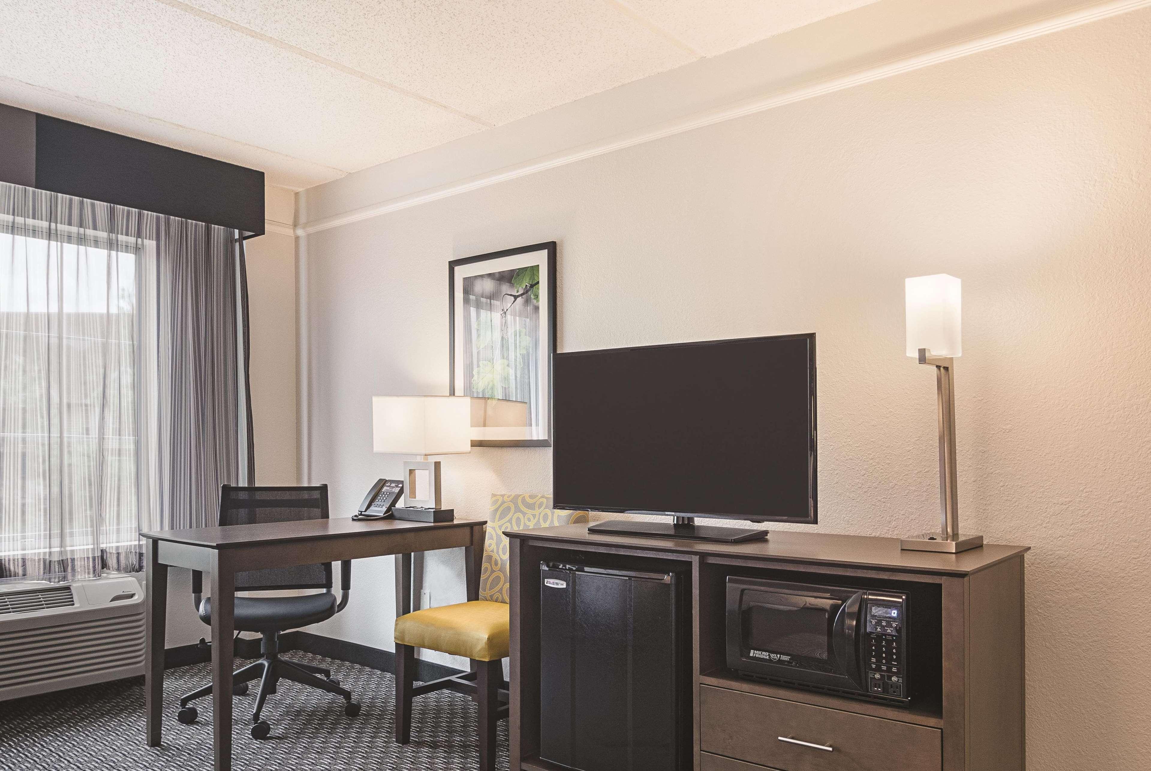 La Quinta By Wyndham Atlanta Perimeter Medical Hotel Sandy Springs Exterior foto