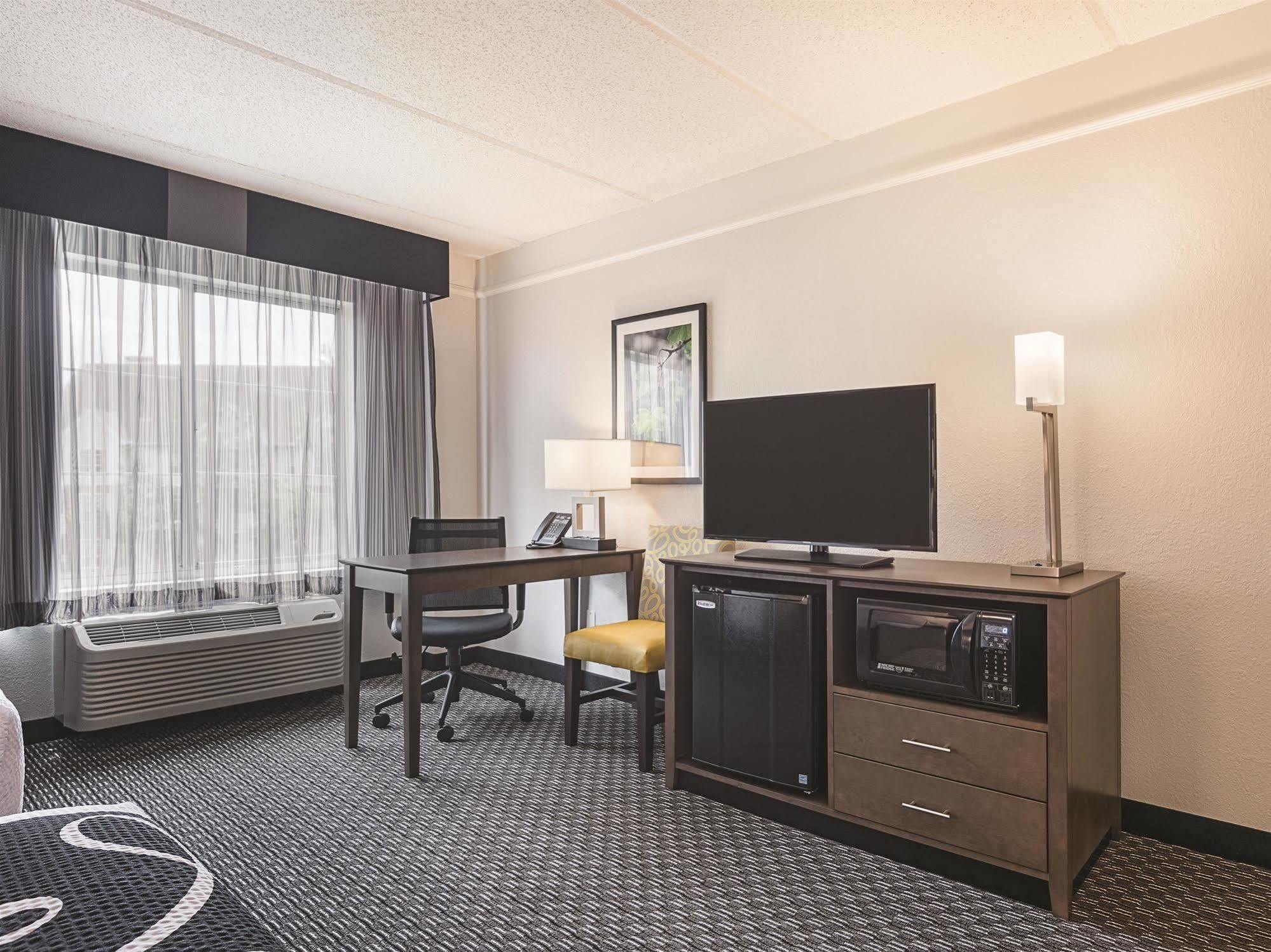 La Quinta By Wyndham Atlanta Perimeter Medical Hotel Sandy Springs Exterior foto